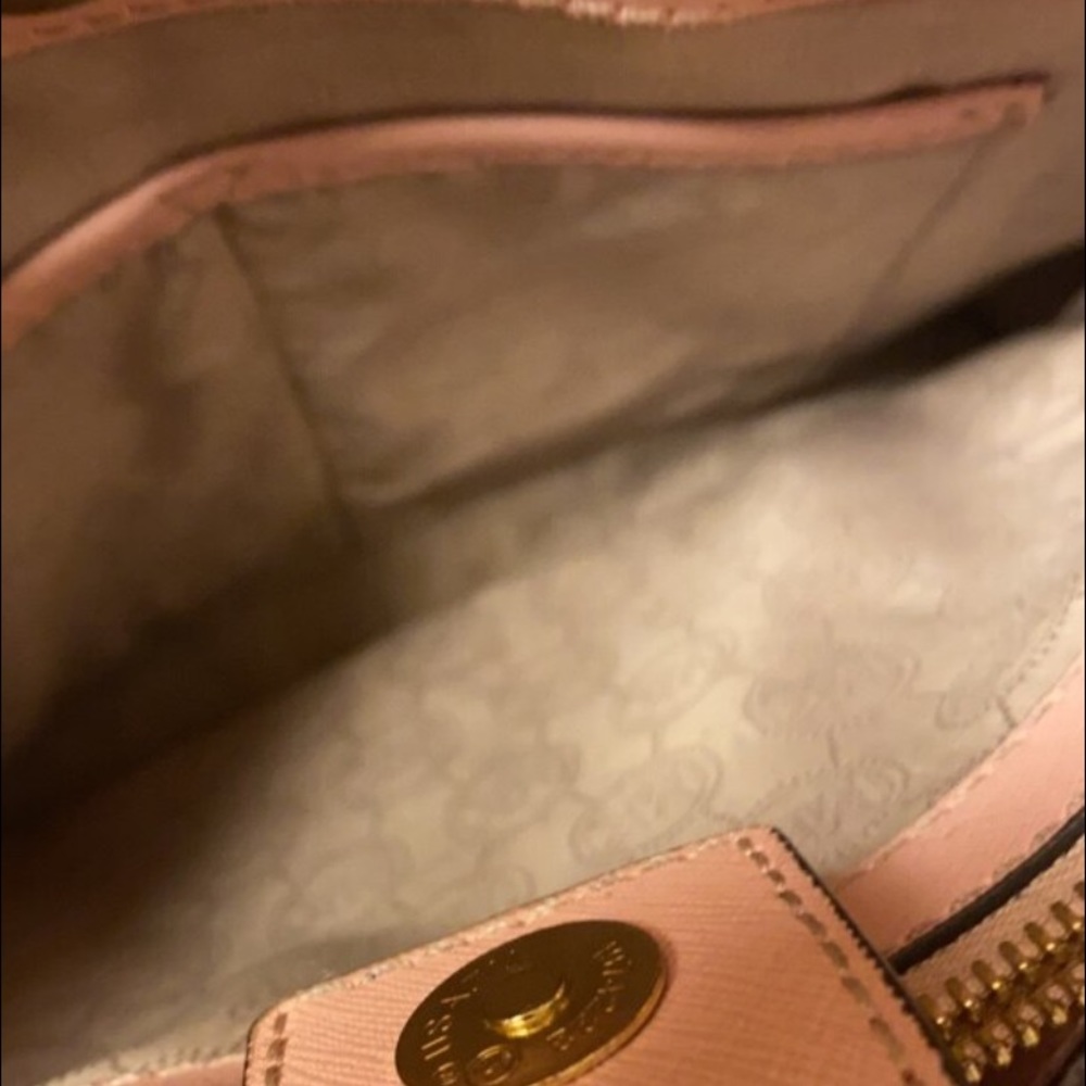 MK HandBag - Picture 4 of 6